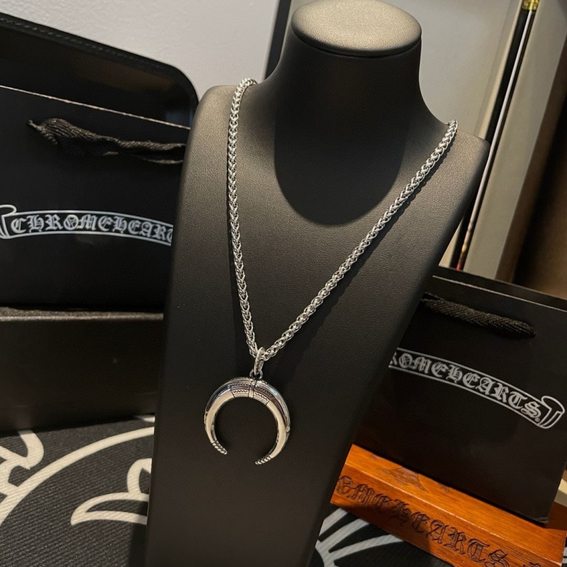 Ch*0me He**ts necklaces